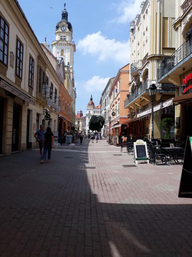 Sunny City Center Pecs Exterior photo